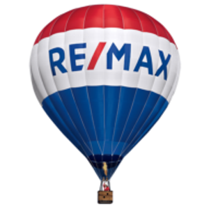 Sarah and Aaron Rose -Realtors at REMAX Direct